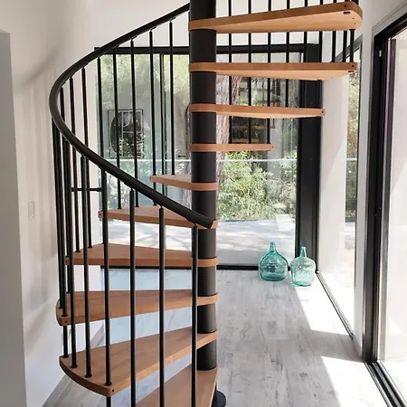 Villa Casa Bahari Near The With Pool, Bbq, And Lounge Marbellac