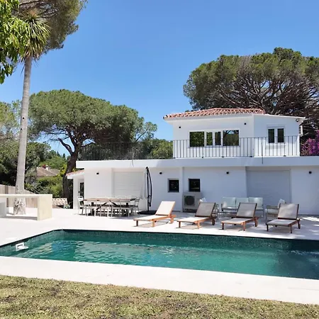 Casa Bahari Near The With Pool, Bbq, And Lounge Marbellac