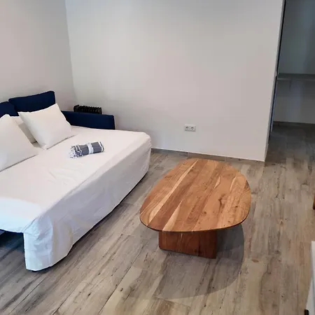 Villa Casa Bahari Near The With Pool, Bbq, And Lounge Marbella