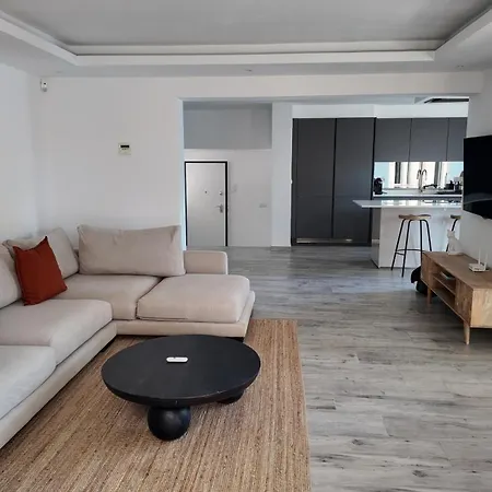 Casa Bahari Near The With Pool, Bbq, And Lounge