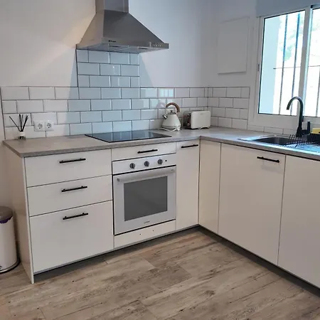 别墅 Casa Bahari Near The With Pool, Bbq, And Lounge 马尔韦利亚