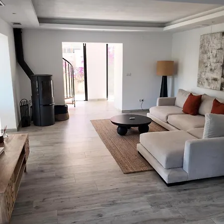 别墅 Casa Bahari Near The With Pool, Bbq, And Lounge