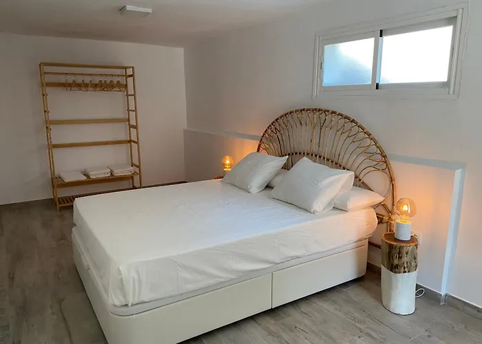Villa Casa Bahari Near The With Pool, Bbq, And Lounge Marbella