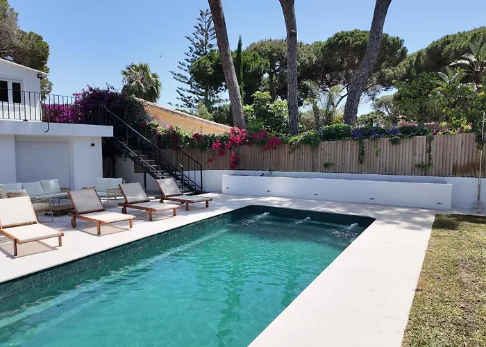 Casa Bahari Near The With Pool, Bbq, And Lounge Marbella