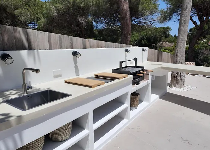 Casa Bahari Near The With Pool, Bbq, And Lounge Villa
