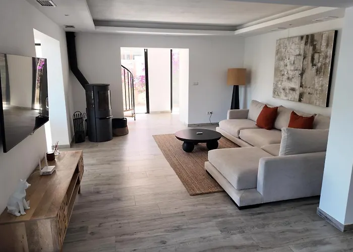 Villa Casa Bahari Near The With Pool, Bbq, And Lounge
